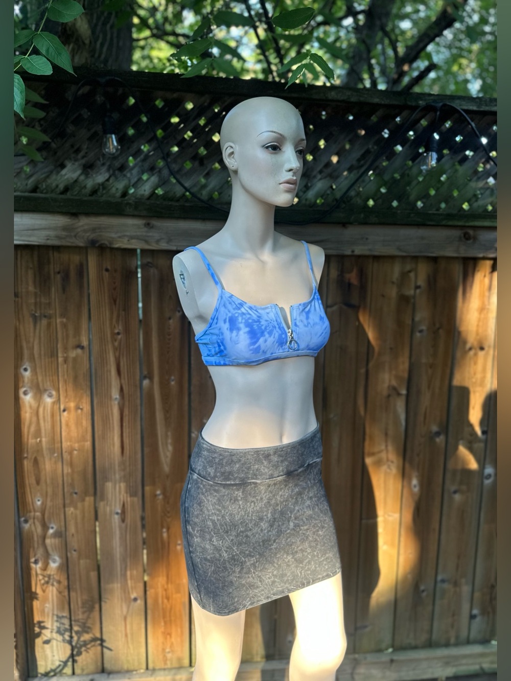 🐦‍⬛ 5/$25 🐦‍⬛ Blue Tie-Dye Bikini Top with Front Zip